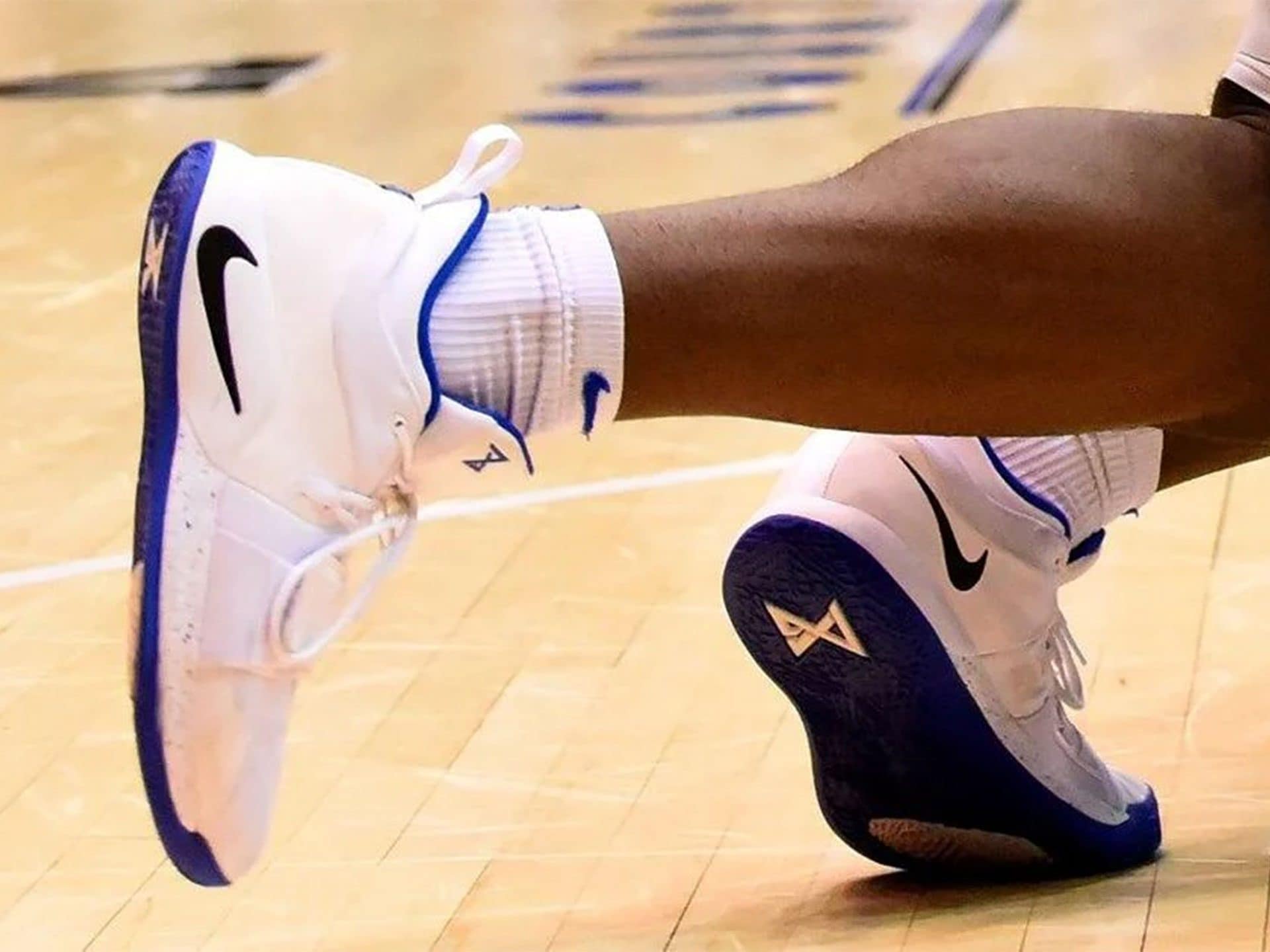 Perché le scarpe da basket stridono? Non è solo attrito: la scoperta che sorprende gli scienziati