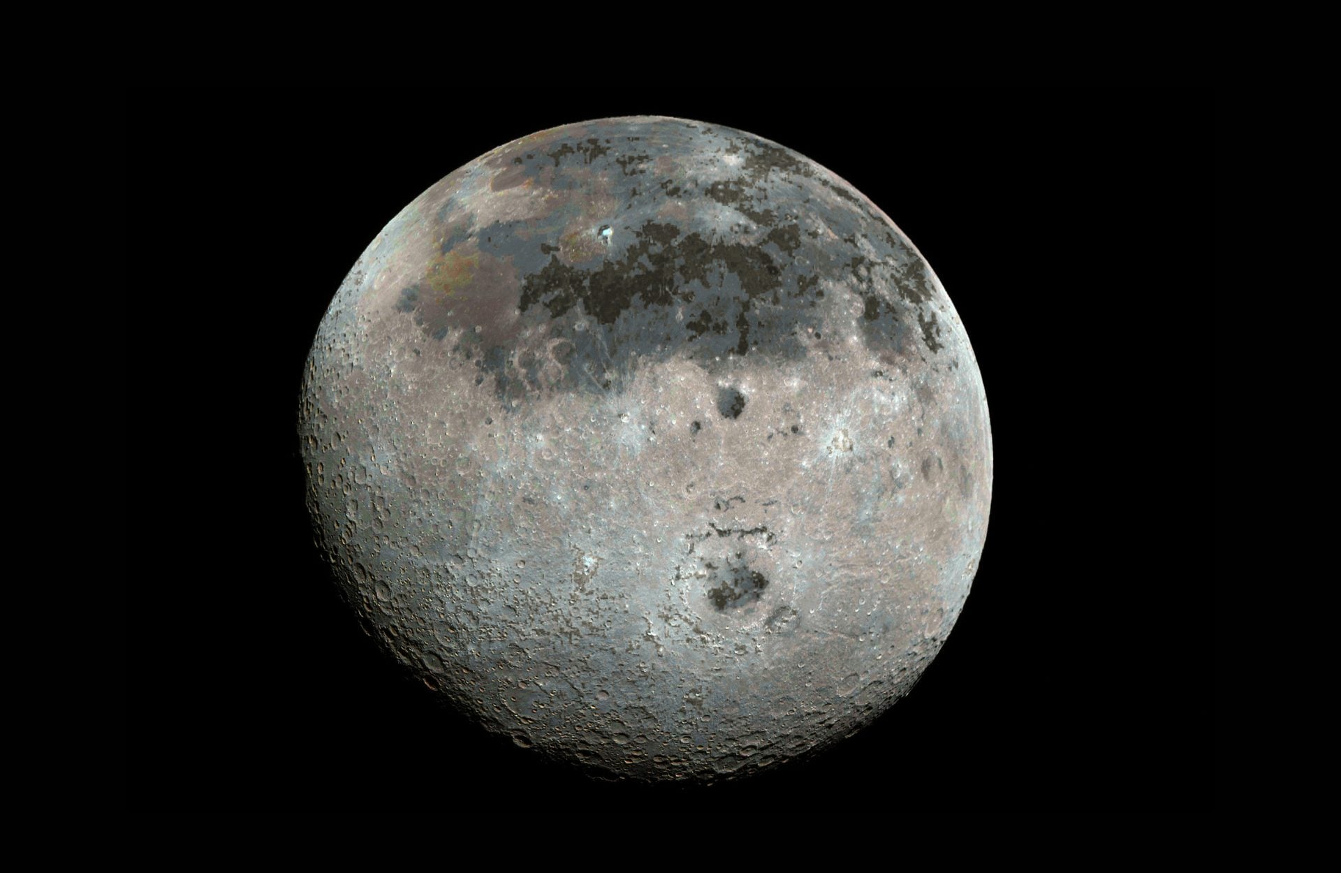 La missione Artemis 2 ha superato il lato oscuro della Luna: le nuove foto del nostro satellite