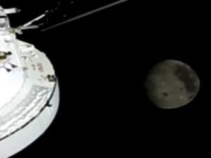 Artemis 2, Orion ha iniziato a sorvolare la Luna: nella notte il passaggio sul lato oscuro del satellite