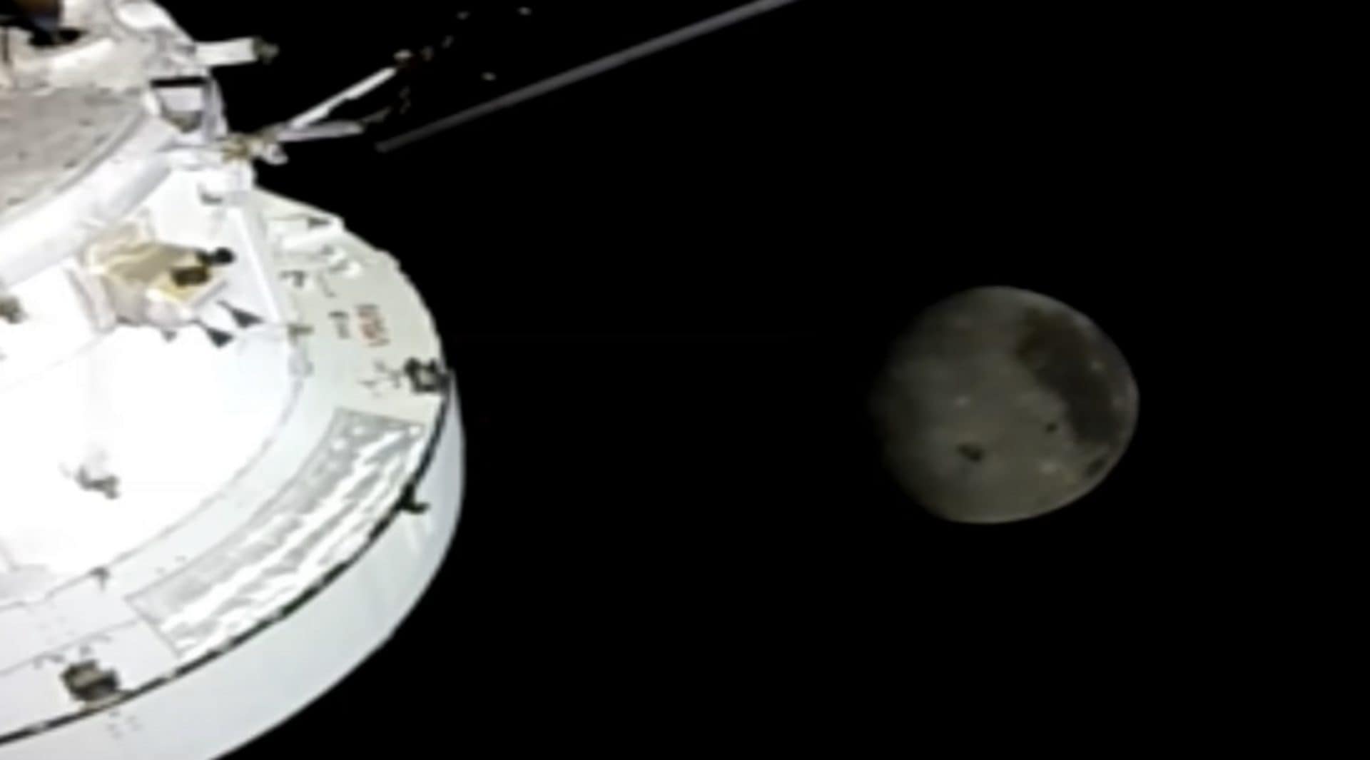 Artemis 2, un equipaggio di esseri umani non è ma stato così lontano dalla Terra: la rotta di Orion