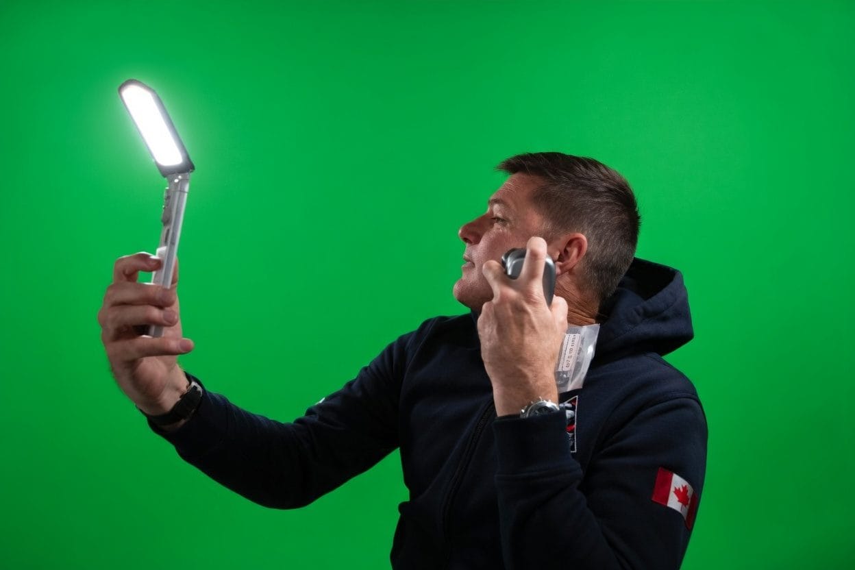 GROK | Un’immagine di Artemis 2 con un finto Green Screen