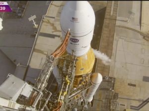 Artemis 2 sulla rampa di lancio, c’è il via libera per il volo con equipaggio verso la Luna: la diretta