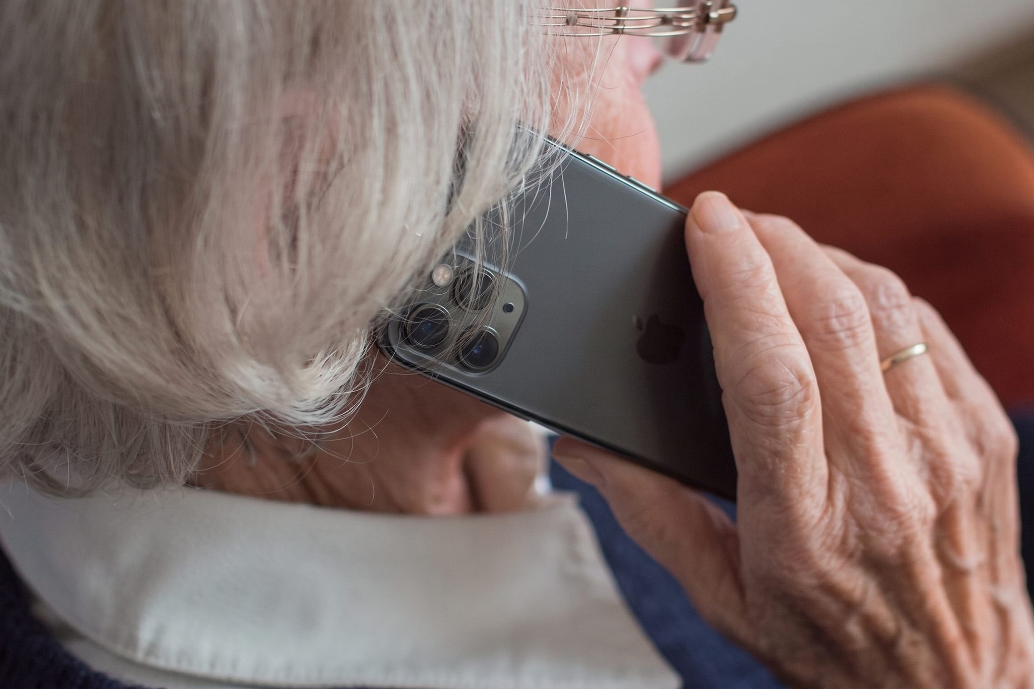 Truffata con un’app, donna anziana mette 200.000 euro in Lino Maialino Salva Soldino: persi tutti