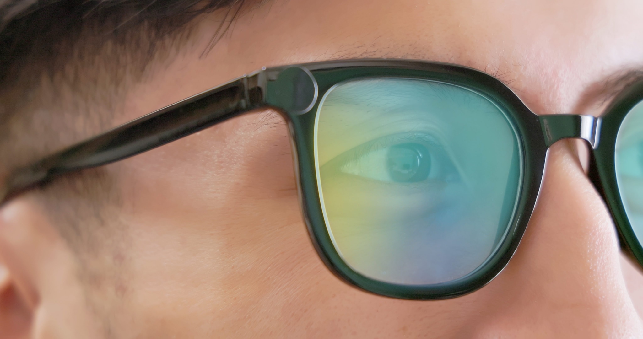 Il nuovo trucco degli studenti cinesi per passare gli esami: usare gli occhiali smart per copiare con l'IA