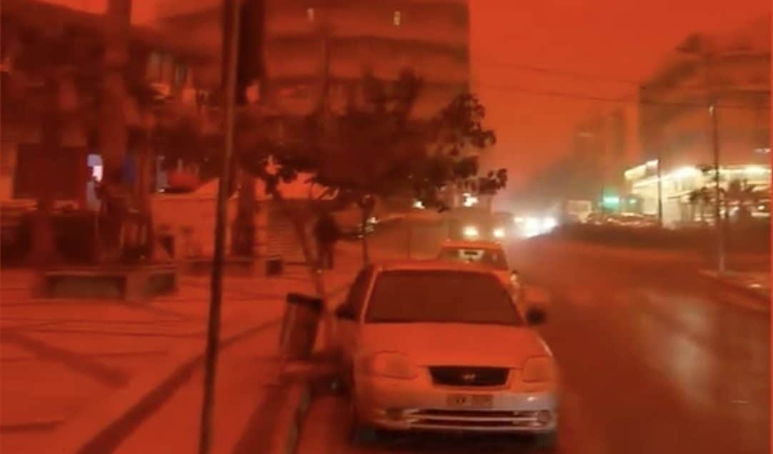 Il cielo sopra Creta diventa rosso sangue: l'effetto causato da una forte tempesta di sabbia