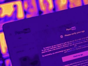 Siti per adulti, l’accesso all’app per la verifica dell’età richiede i documenti: il prototipo UE