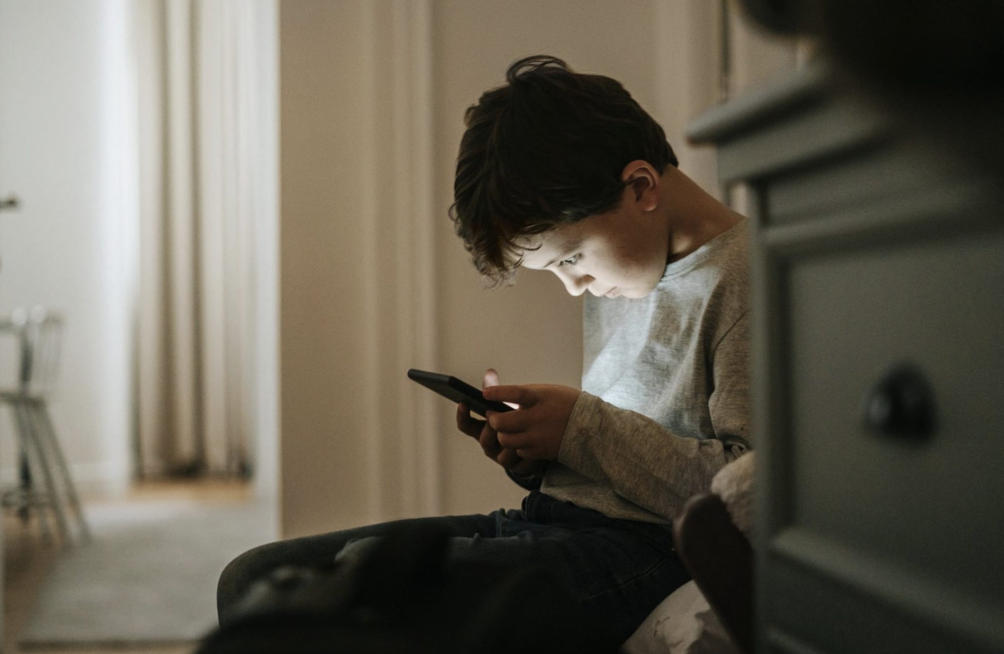 Governo Meloni al lavoro per chiudere social e piattaforme video ai ragazzi: la soglia è 15 anni