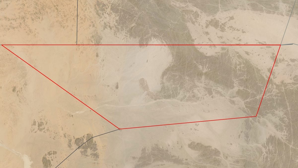 Immagine satellitare di Bir Tawil, area desertica tra Sudan ed Egitto (in rosso): una terra senza Stato legata alla disputa sul Triangolo di Hala’ib. Credit: NASA/USGS Landsat 8 (OLI), Public Domain
