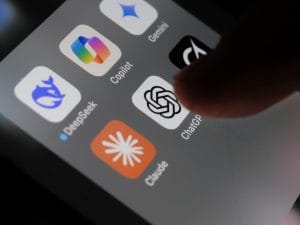 ChatGPT down oggi 20 aprile, problemi anche con Gemini e Claude: i chatbot IA non funzionano