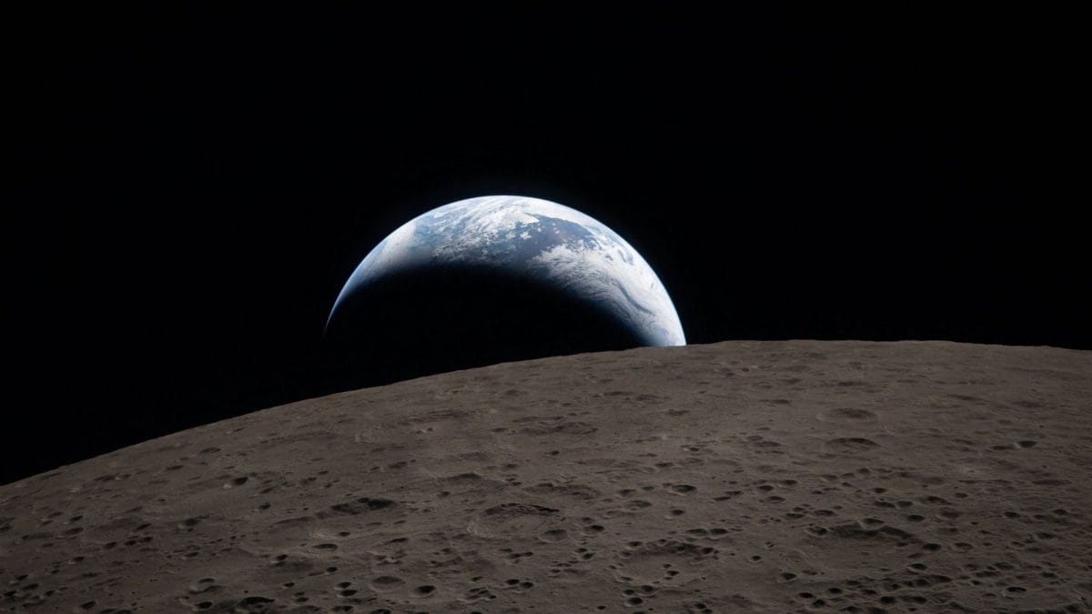 La magnifica foto dell’Earthset, il tramonto della falce di Terra al di là della faccia nascosta della Luna. Credit: NASA