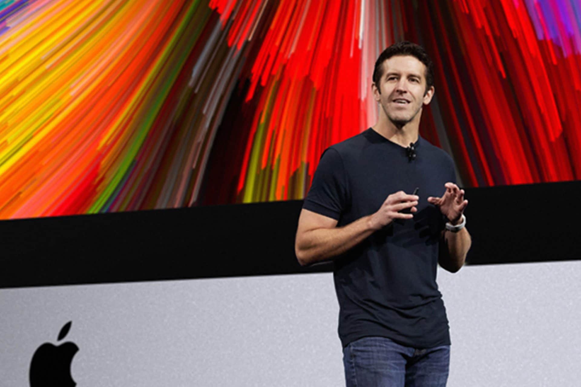 John Ternus, chi è il nuovo CEO Apple: l’ingegnere dietro Mac, iPad e nuovi iPhone