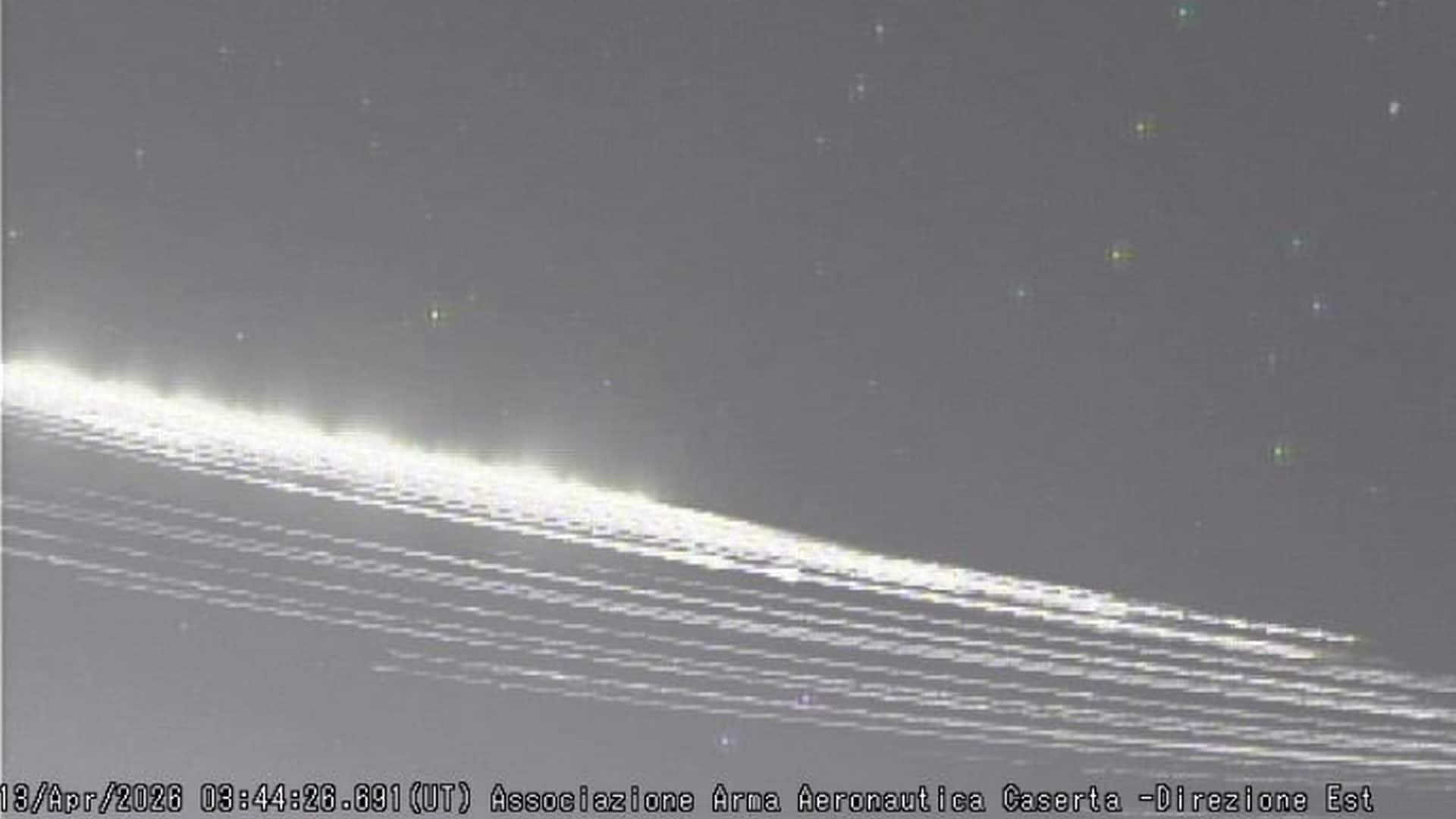 Video inedito del secondo stadio del razzo cinese disintegrato sull'Italia il 13 aprile: le immagini dalla Campania