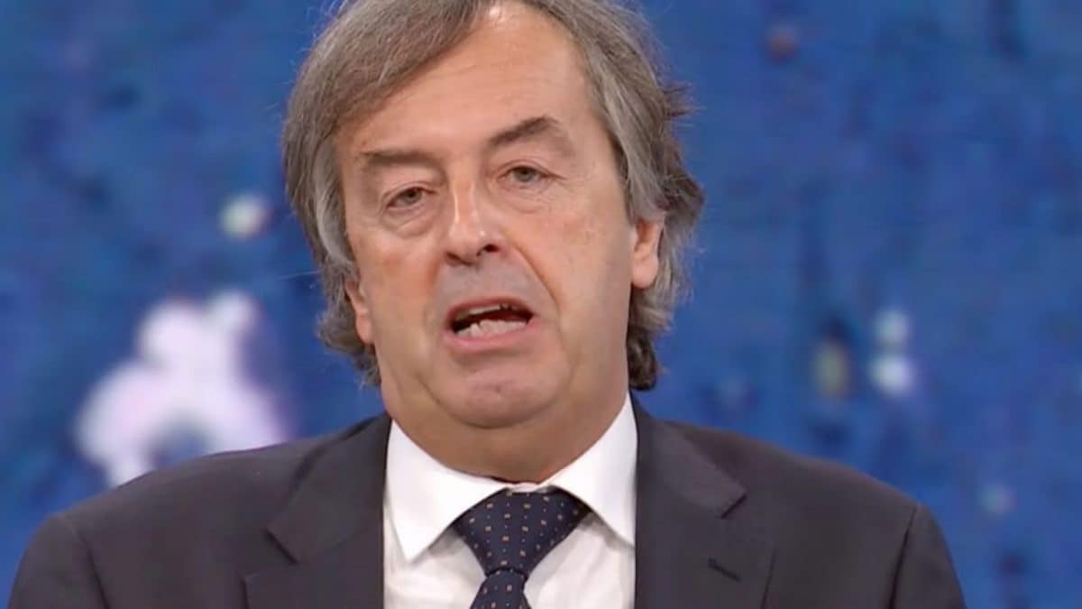 Roberto Burioni interviene sulla sicurezza dei vaccini a mRNA alla luce di cinque anni di dati e miliardi di somministrazioni