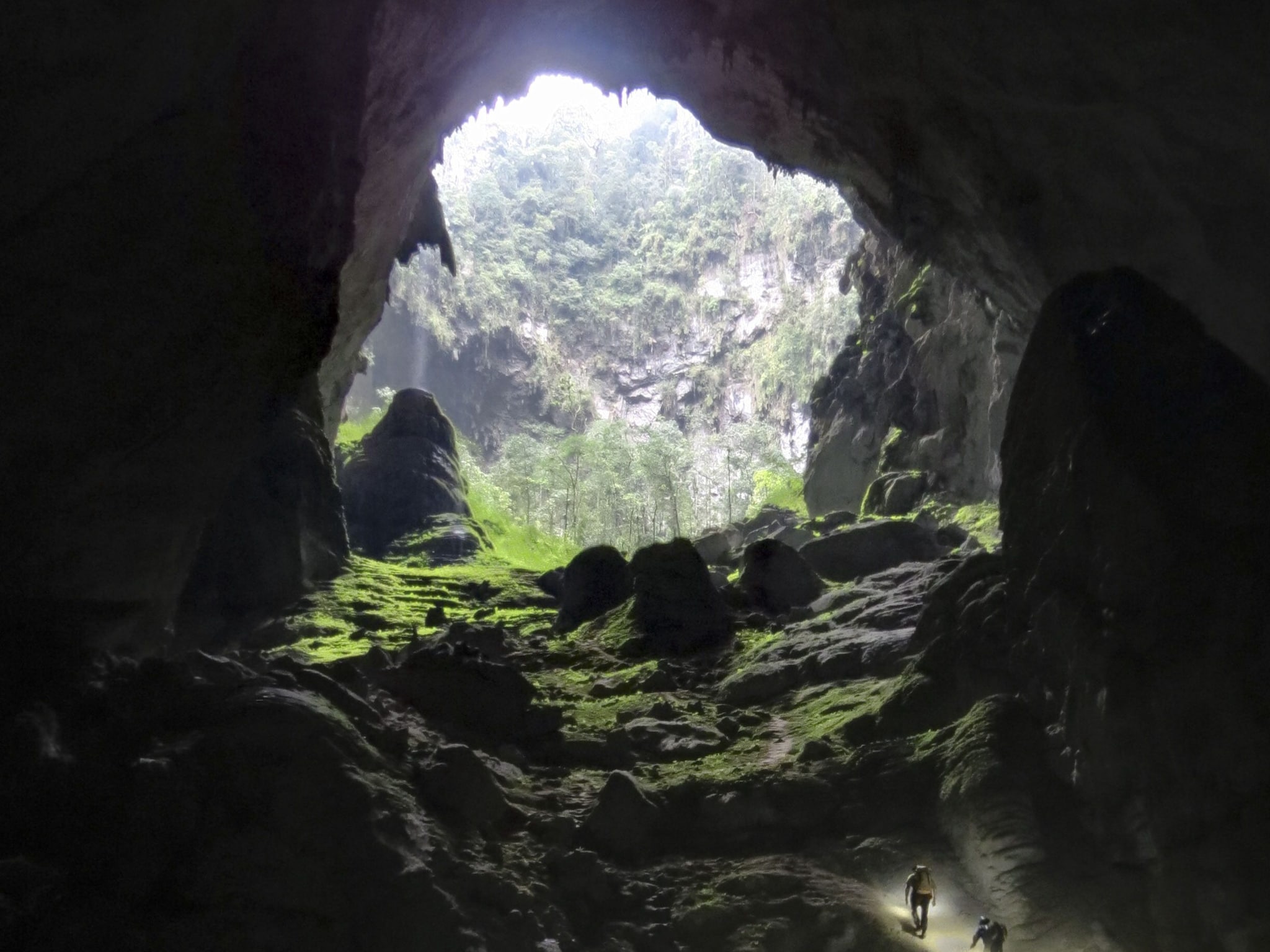 Scopre Sơn Đoòng, la grotta più grande del mondo, ma non la ritrova per 17 anni: la storia di Hồ Khanh