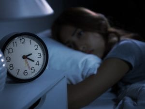 Sonno irregolare e meno di 8 ore: rischio quasi doppio di infarto e ictus, secondo un nuovo studio finlandese