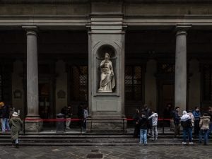 Gli Uffizi di Firenze sotto attacco hacker: sale chiuse e Tesoro dei Granduchi nel caveau di Bankitalia