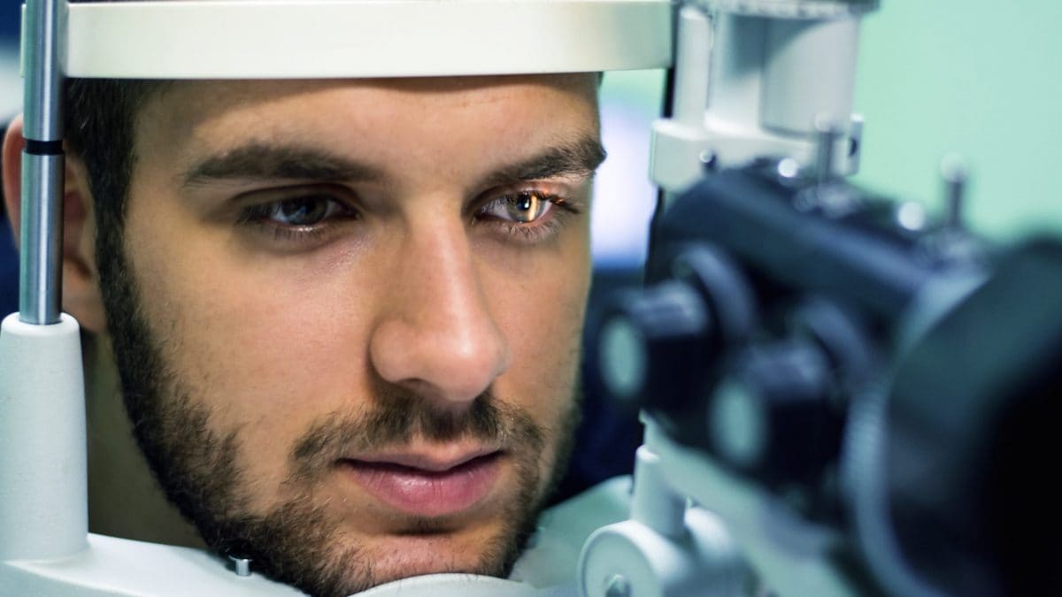 Il virus marino CMNV è stato associato a una forma di uveite con aumento della pressione intraoculare e rischio di danni alla vista.