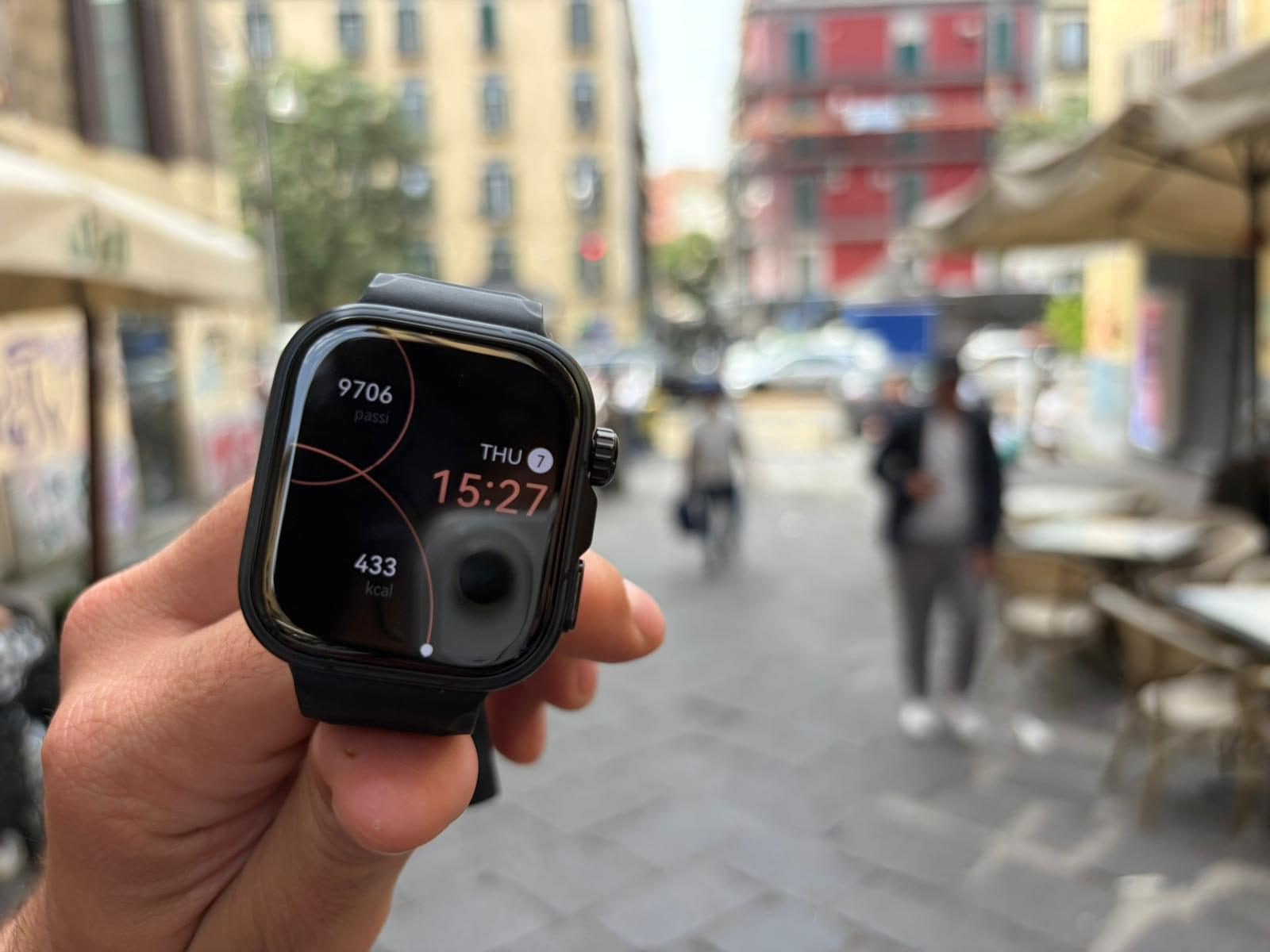 Huawei Fit 5, lo smartwatch leggero che dura 10 giorni: la prova in corsa sulle strade di Napoli