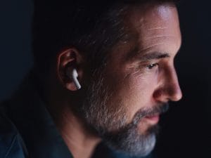I nuovi Airpods avranno una fotocamera: non filmeranno ma potranno raccogliere dati su tutto ciò che facciamo