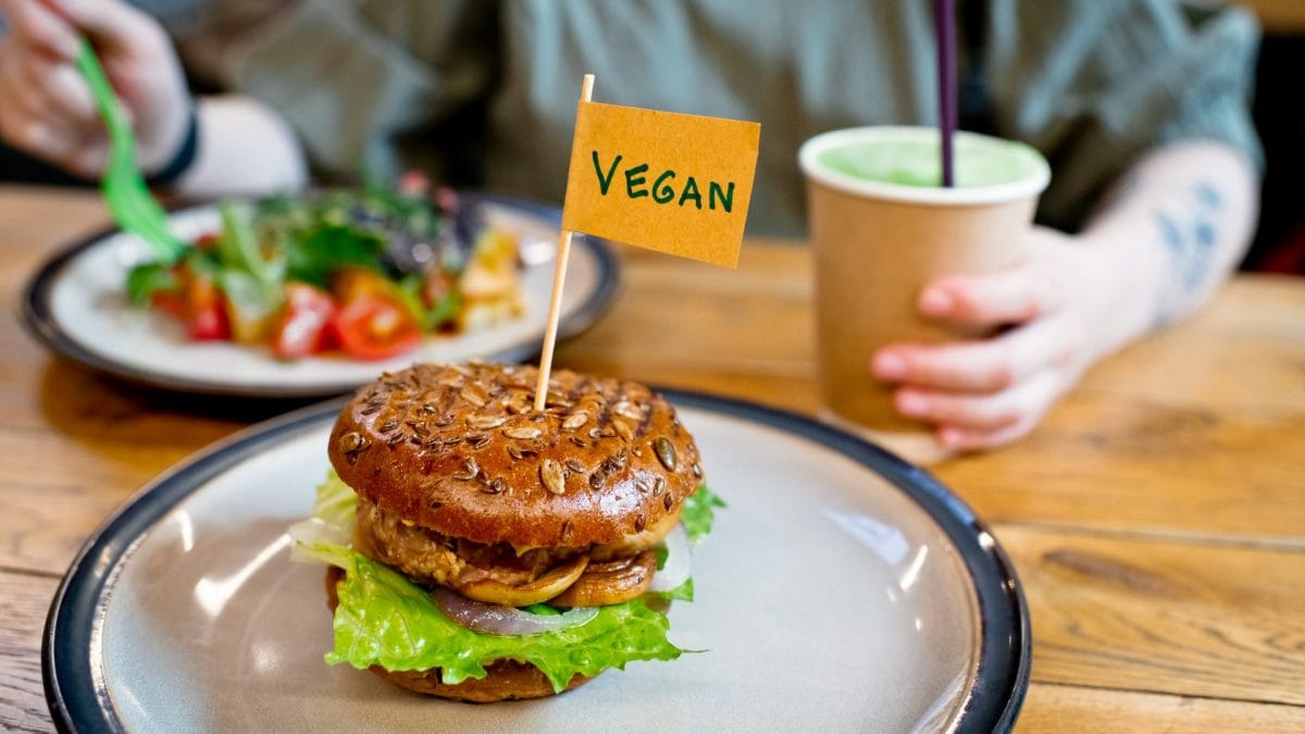 Un panino con hamburger vegano. Credit: iStock