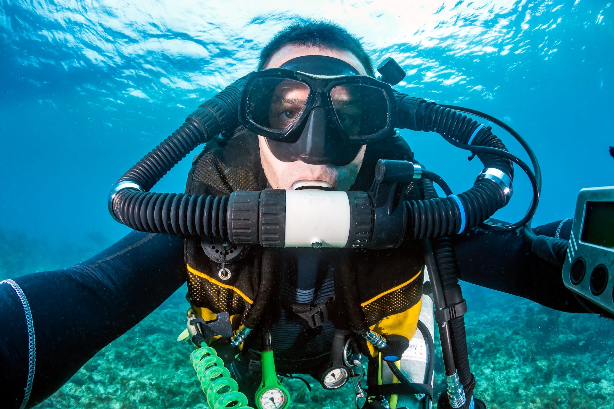 Sub morti alle Maldive, ora i soccorritori usano il rebreather: cos'è il sistema a circuito chiuso