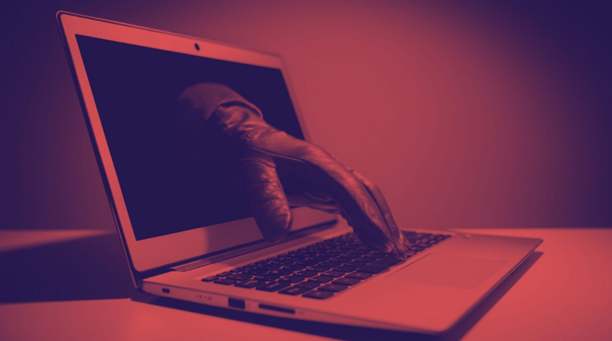 "Sei indagato per pedopornografia": la truffa della mail della Polizia che chiede soldi per evitare l'arresto