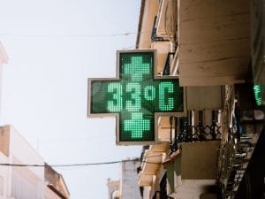 Caldo improvviso, il medico del San Raffaele: “Bevande e docce fredde inutili e controproducenti”