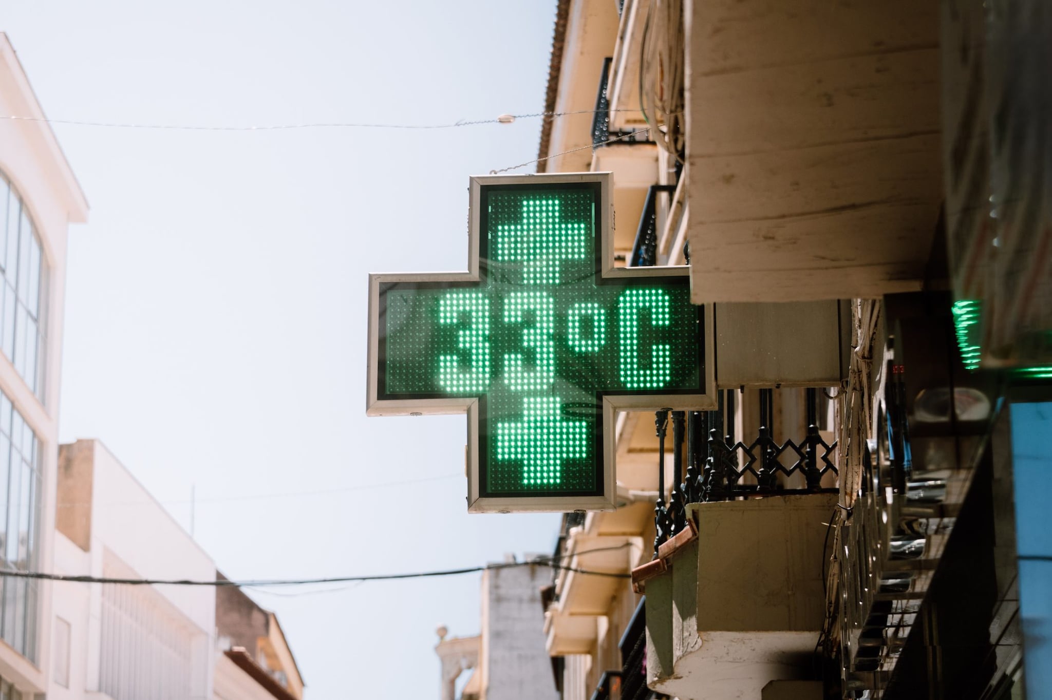 Caldo improvviso, il medico del San Raffaele: "Bevande e docce fredde inutili e controproducenti"