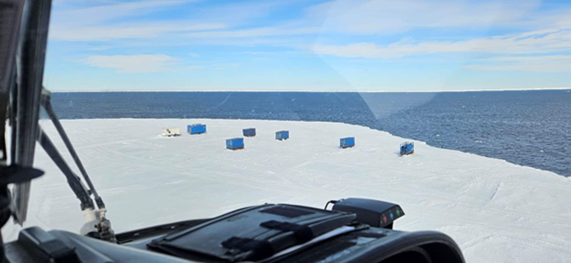 I container della stazione Neumayer III fotografati dall’elicottero della Polarstern / Fonte; AWI