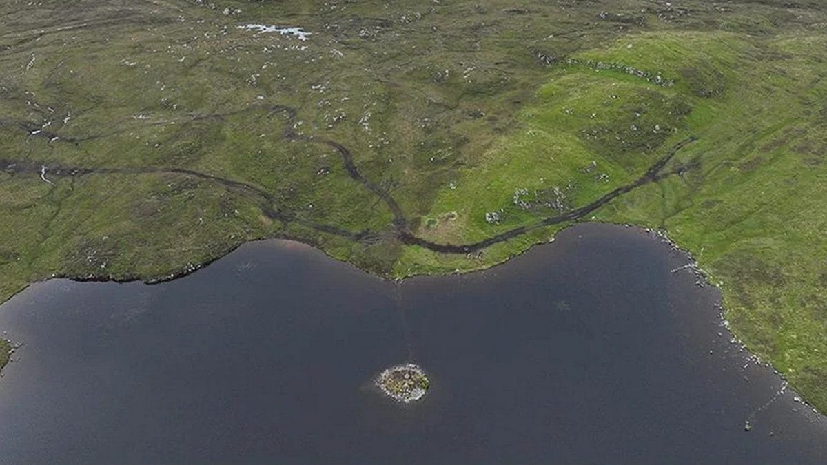 Il crannog di 5.000 anni nell’isola di Lewis. Credit: Blankshein et al., Advances in Archaeological Practice