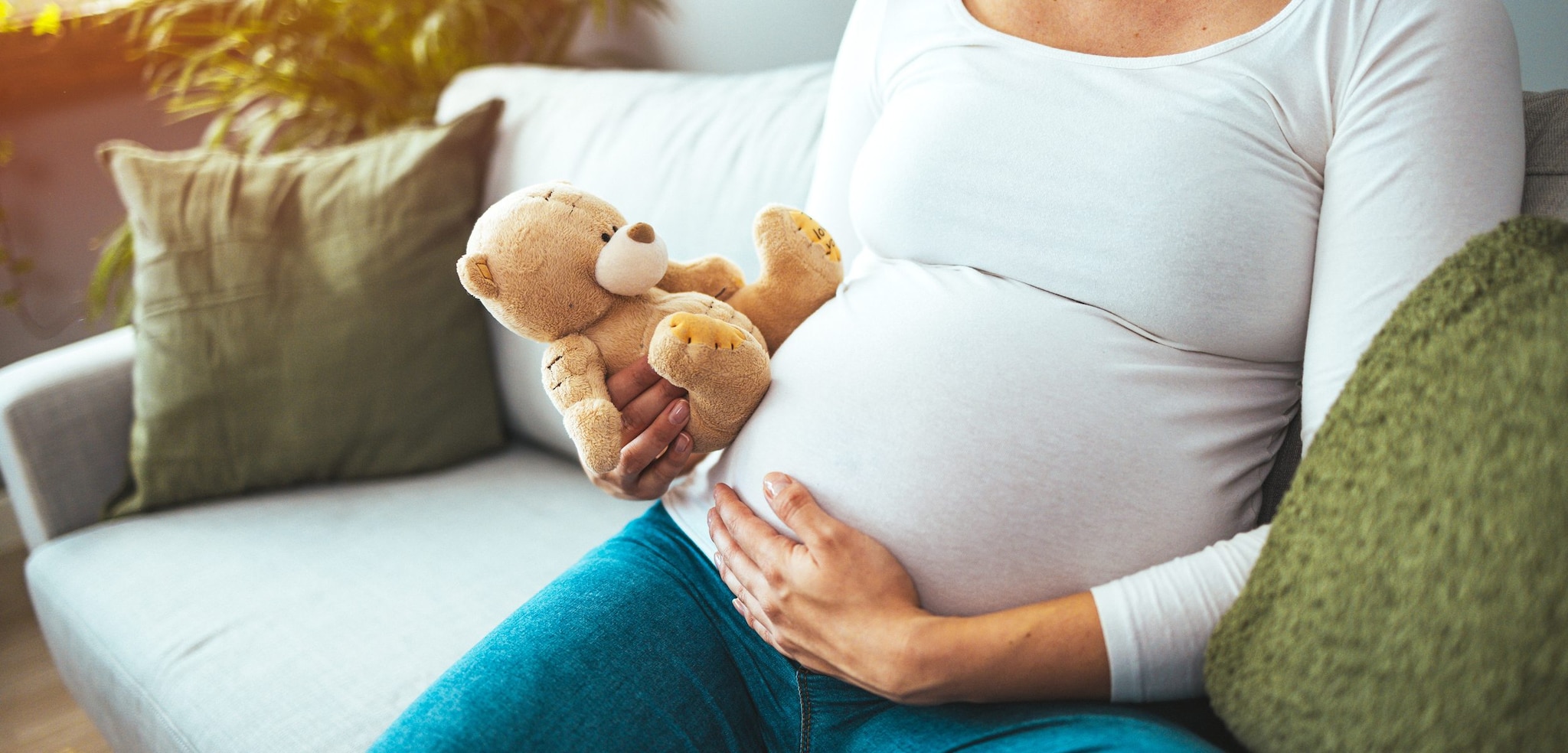 Il coronavirus può infettare le cellule embrionali: “Rischi neurologici per i bambini nati da madri positive”
