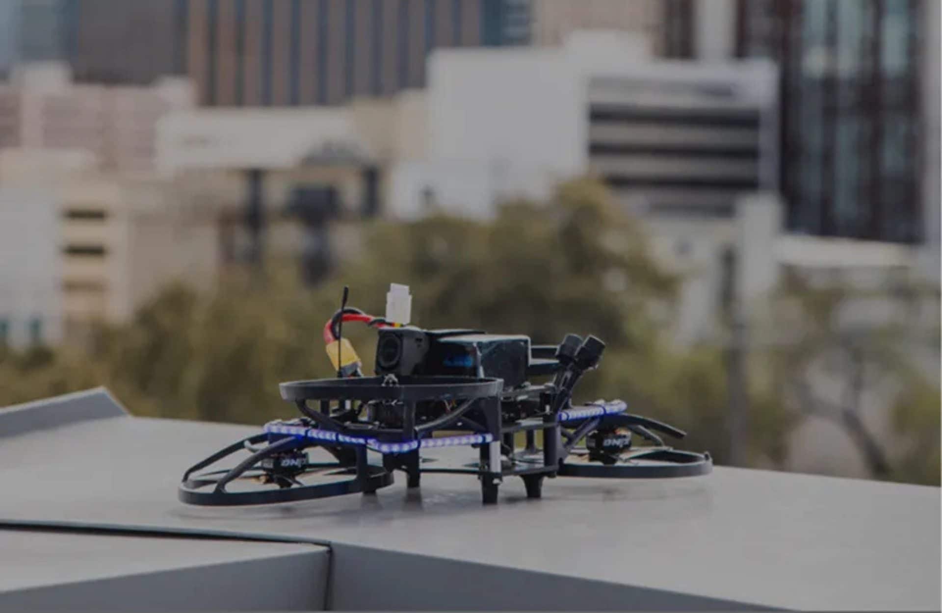 Droni pilotati contro le sparatorie nelle scuole: il programma adottato da alcuni istituti in  Texas e Florida