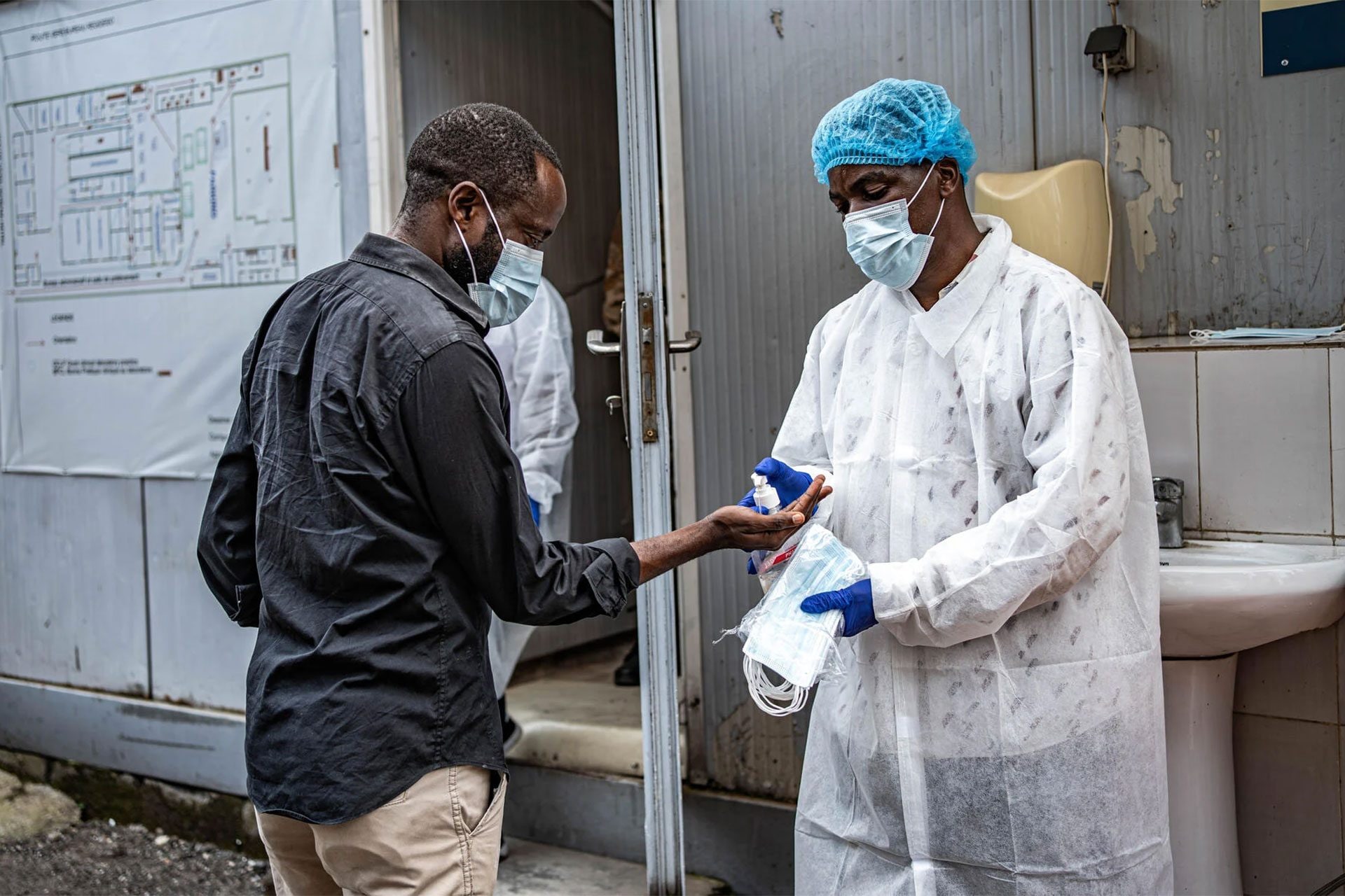 Ebola Bundibugyo, MSF: il virus sfugge ai test standard, nessun vaccino per l'emergenza OMS