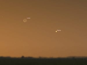 Domani 15 maggio spettacolare bacio della falce di Luna a Marte: a che ora vederlo nel cielo d’Italia