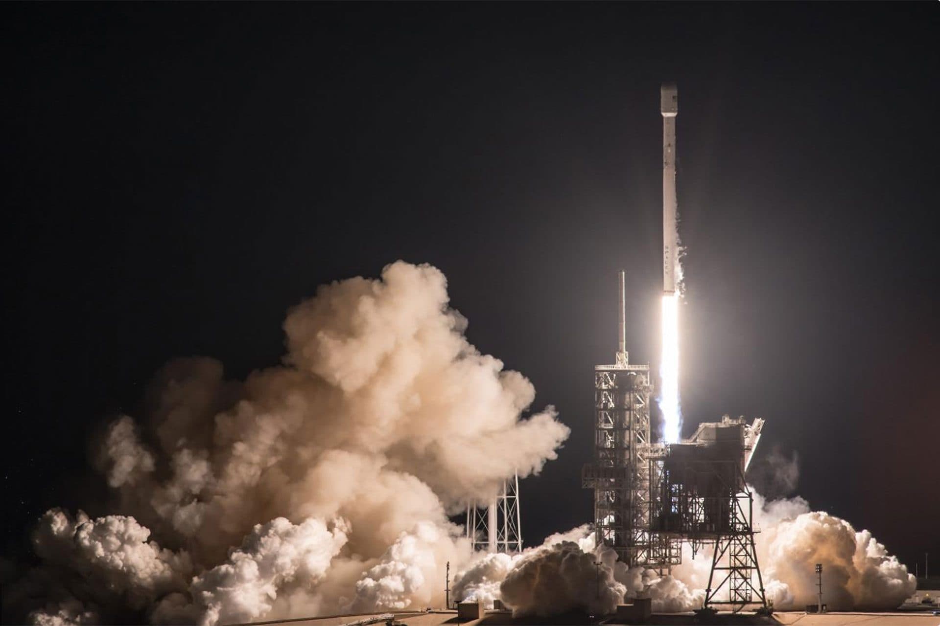 Un razzo di SpaceX colpirà la Luna: impatto il 5 agosto secondo l’astronomo Bill Gray
