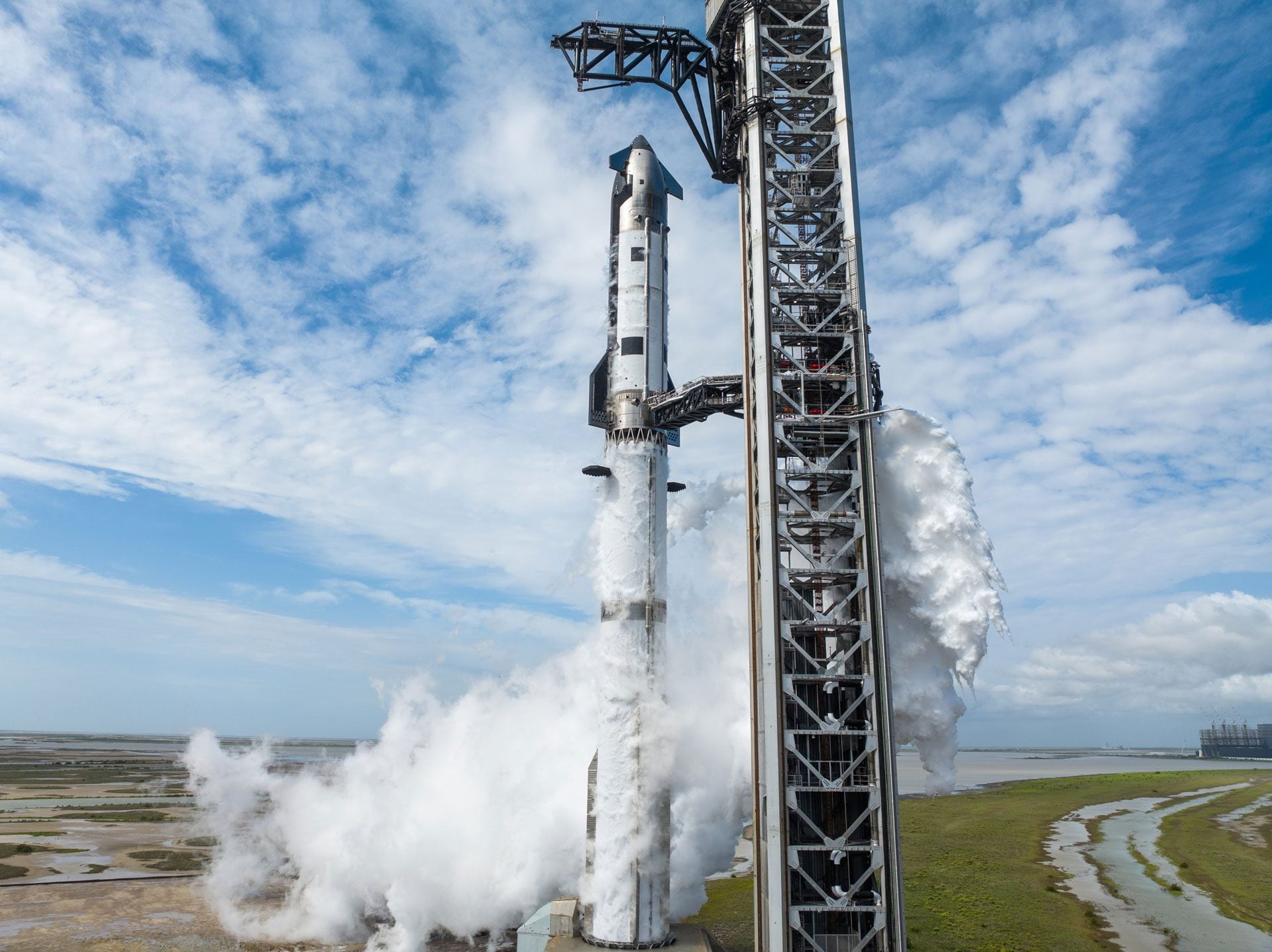 SpaceX pronta per il primo lancio della nuova Starship V3: possibile decollo il 20 maggio