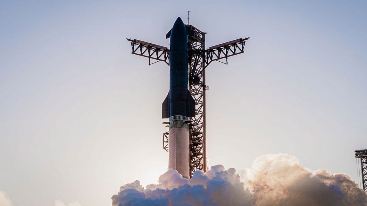 Starship V3 sulla rampa di lancio della Starbase di Boca Chica, in Texas, in vista del volo di prova IFT–12. Credit: SpaceX