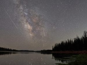 Stanotte pioggia di luminose stelle cadenti sull’Italia: le Eta Aquaridi sono “figlie” della cometa di Halley