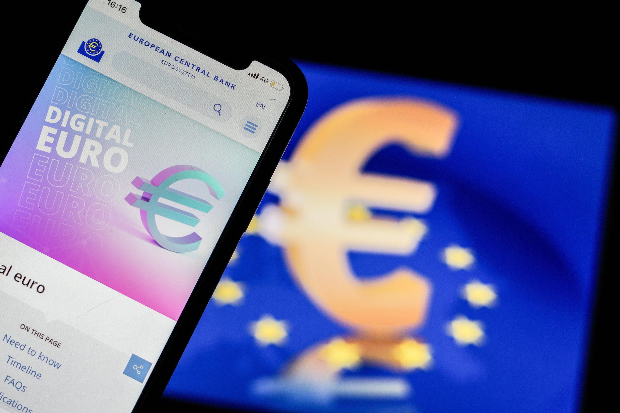 Euro digitale, primo ok del Parlamento UE: la moneta virtuale che funziona come il contante è sempre più vicina