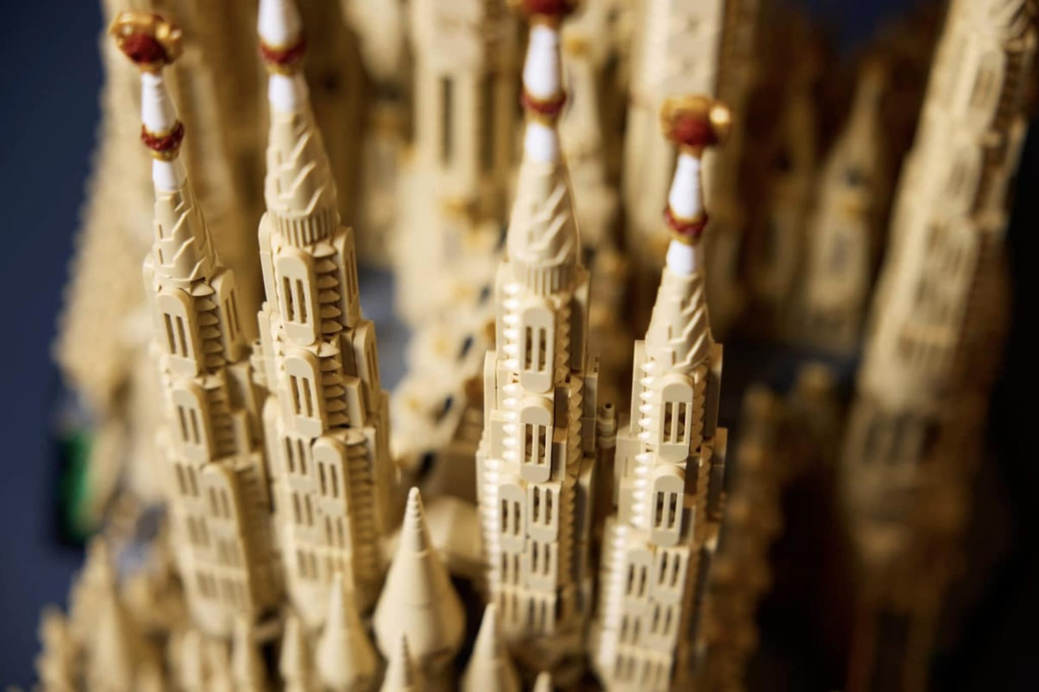 Il pubblico di Lego ormai sono gli adulti: il set Sagrada Familia ha 12.060 pezzi, il più grande di sempre
