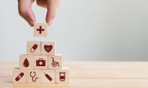 Medicina funzionale per vivere più a lungo. Il medico Ongaro: "Cerca le cause a monte e non i sintomi a valle"