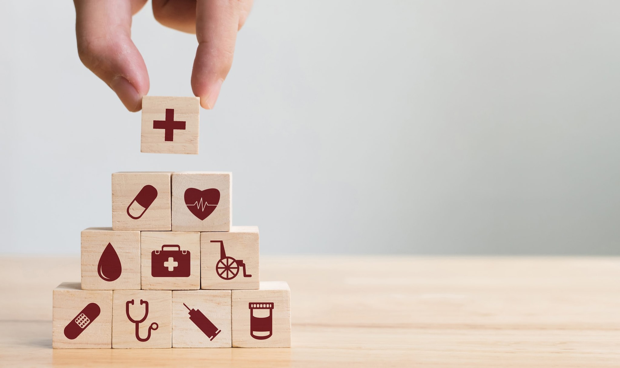 Medicina funzionale per vivere più a lungo. Il medico Ongaro: "Cerca le cause a monte e non i sintomi a valle"