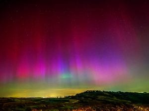 Possibile aurora boreale sull’Italia stanotte, tra 4 e 5 giugno: “CME cannibale in arrivo”