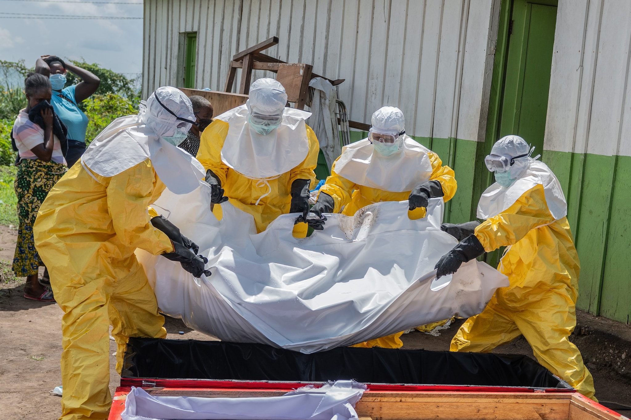 “L’Ebola non è sotto controllo”: l’Africa CDC teme la peggiore epidemia della storia