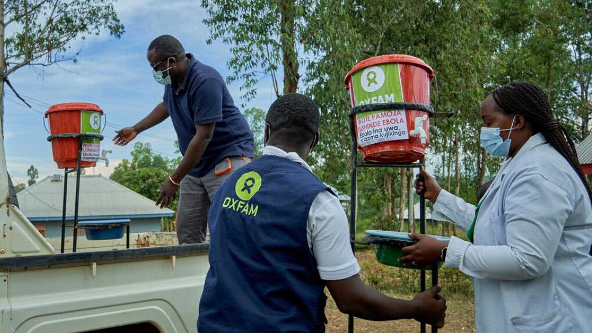 Ebola, in RDC salta la prima linea di difesa: manca acqua potabile e tracciamento sotto il 50%, denuncia Oxfam