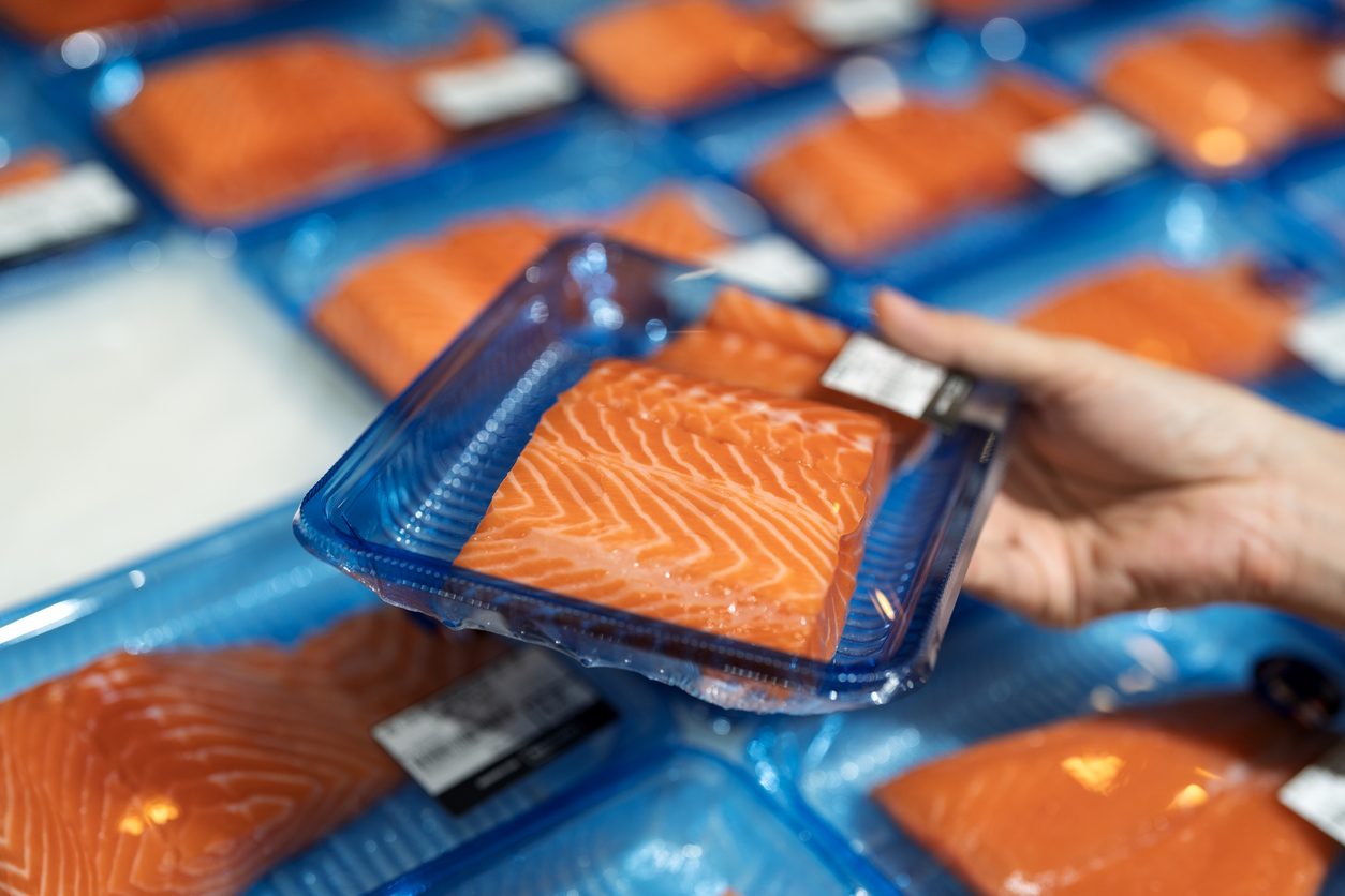 Salmone biologico, ma con formaldeide: lo scandalo che arriva dalla Scozia