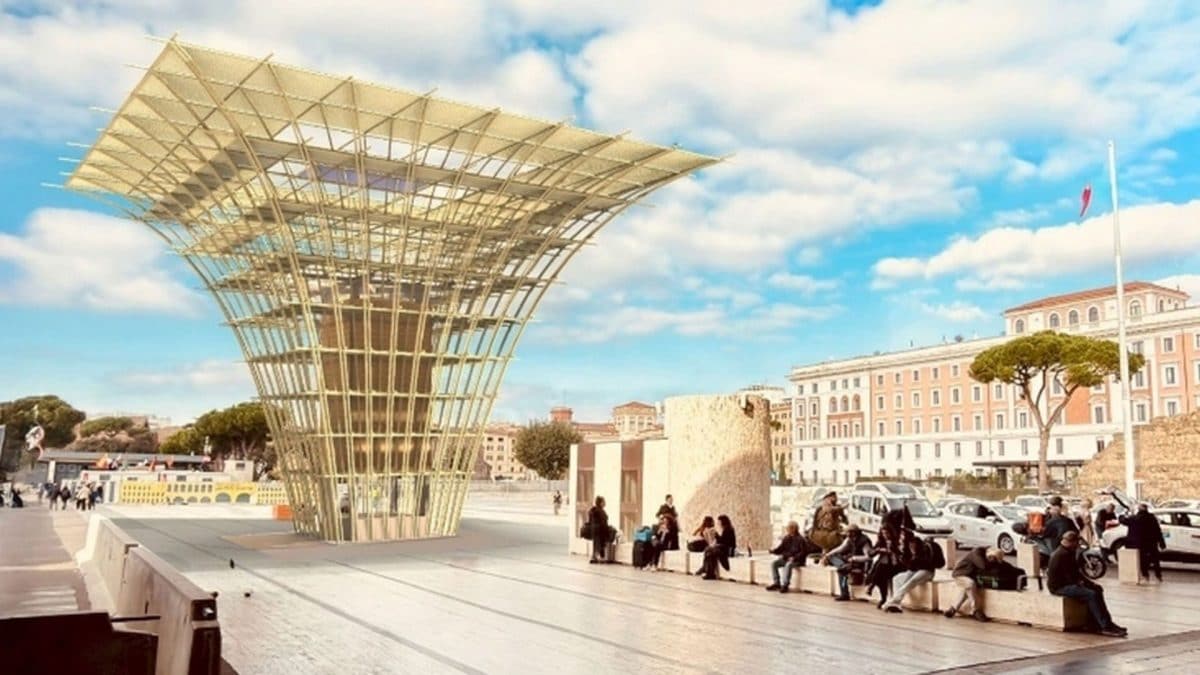 Render dell’Albero Bioclimatico previsto davanti alla stazione di Roma Termini: la struttura utilizza il raffrescamento evaporativo per creare un microclima più fresco nello spazio sottostante. Credit: Fondazione Bioarchitettura