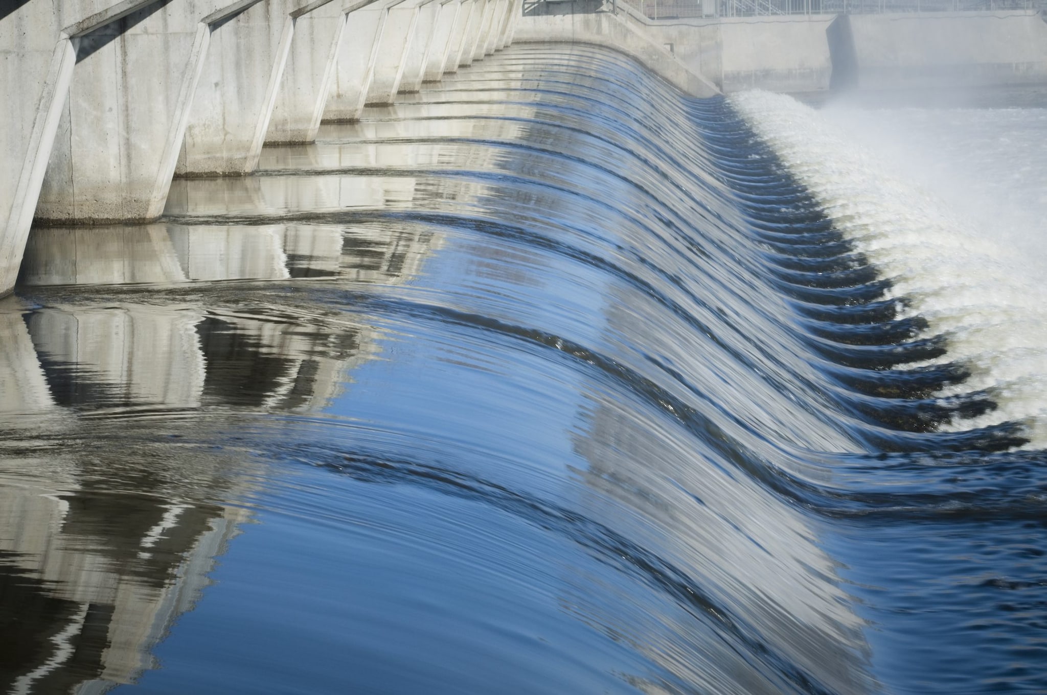 Tre centrali idroelettriche in Piemonte verranno usate per i data center: il fiume alimenta l'IA