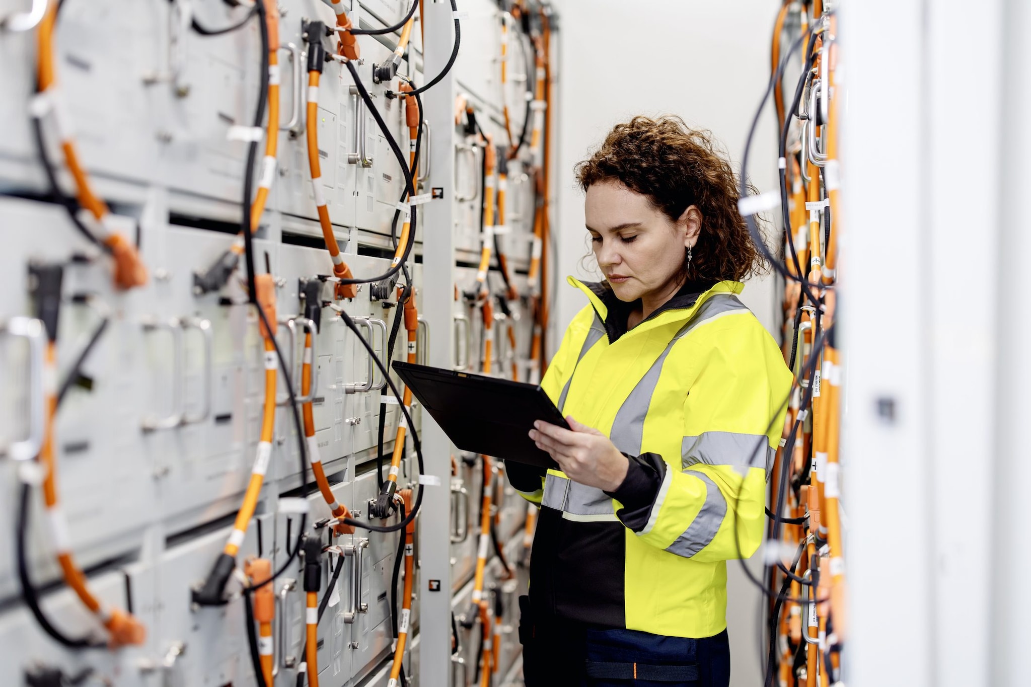 Data center in Italia, si rischia la bolla: chiedere energia a Terna è così facile che ci provano tutti
