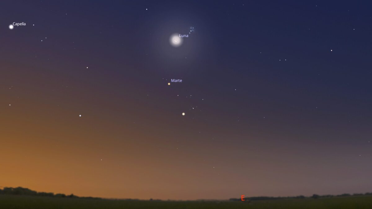 La Luna, Marte e le Pleiadi nella congiunzione astrale dell'11 luglio. Ad accompagnarle la stella Aldebaran. Credit: Stellarium